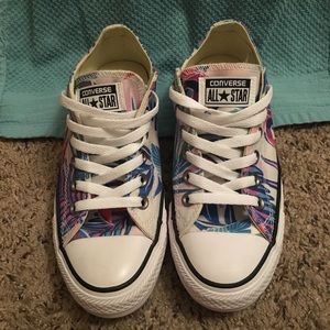 Low top floral converse